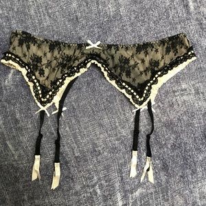 Victoria’s Secret Garter